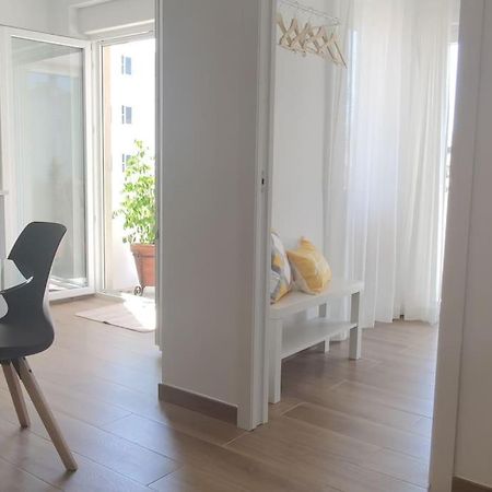 Lovely & Bright Renovated Apt. W/ Balcony In ลากอส ภายนอก รูปภาพ