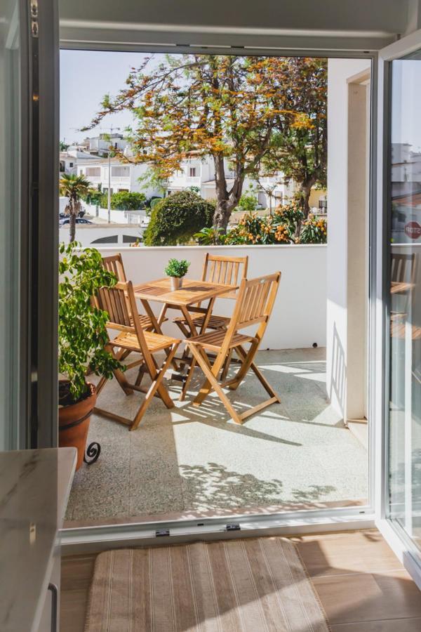 Lovely & Bright Renovated Apt. W/ Balcony In ลากอส ภายนอก รูปภาพ