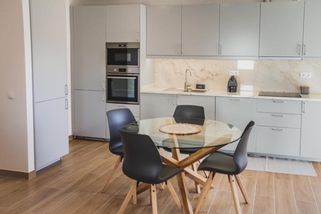 Lovely & Bright Renovated Apt. W/ Balcony In ลากอส ภายนอก รูปภาพ