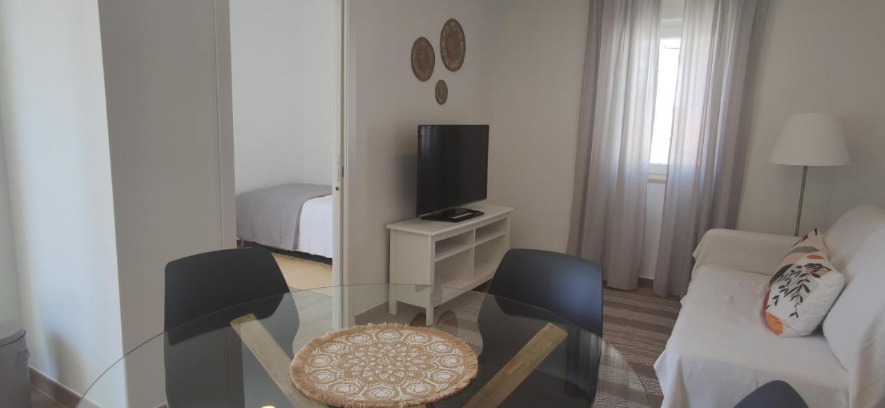 Lovely & Bright Renovated Apt. W/ Balcony In ลากอส ภายนอก รูปภาพ