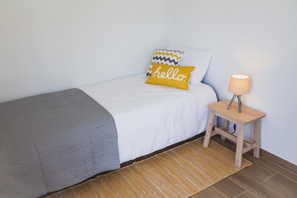 Lovely & Bright Renovated Apt. W/ Balcony In ลากอส ภายนอก รูปภาพ