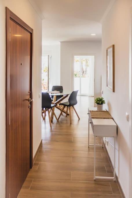 Lovely & Bright Renovated Apt. W/ Balcony In ลากอส ภายนอก รูปภาพ